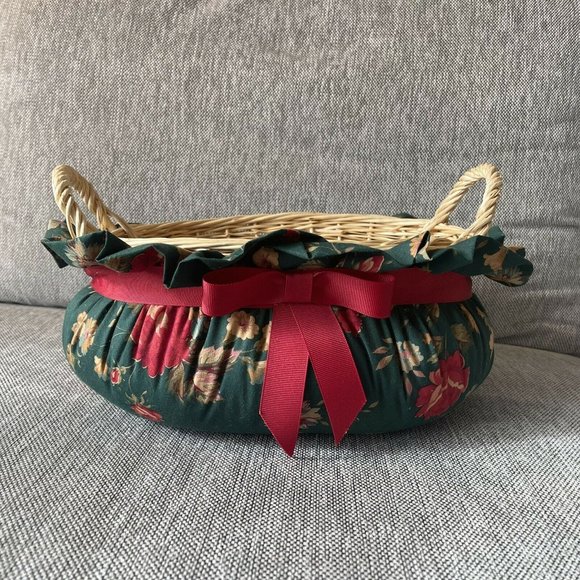 Vtg 90s Christmas Floral Padded Decorative Basket Yarn Sewing. - Picture 2 of 6